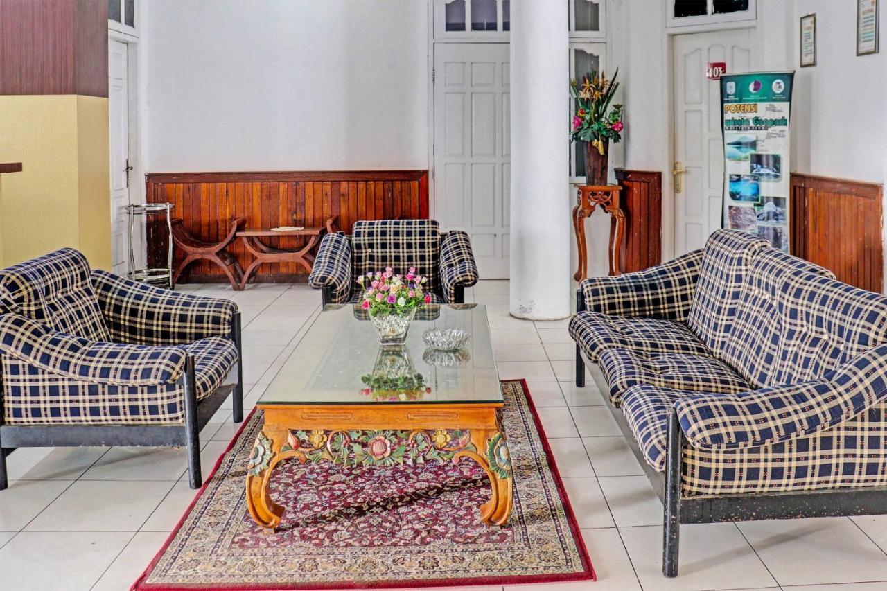 OYO 90483 Homestay Permata Bangko Bagian luar foto