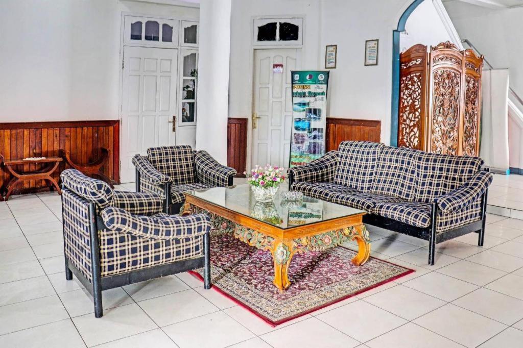 OYO 90483 Homestay Permata Bangko Bagian luar foto