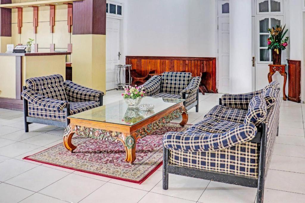 OYO 90483 Homestay Permata Bangko Bagian luar foto